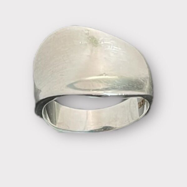 Lady's Polished Silver Ring 4.3dwt Size:7 (SPG052398)