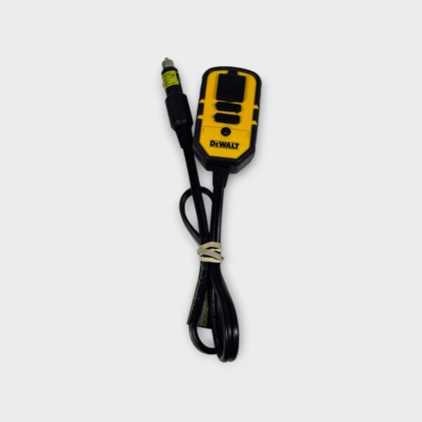 DEWALT DXAEPI140 - Portable Car Power Inverter 140-Watt (SPG063396)