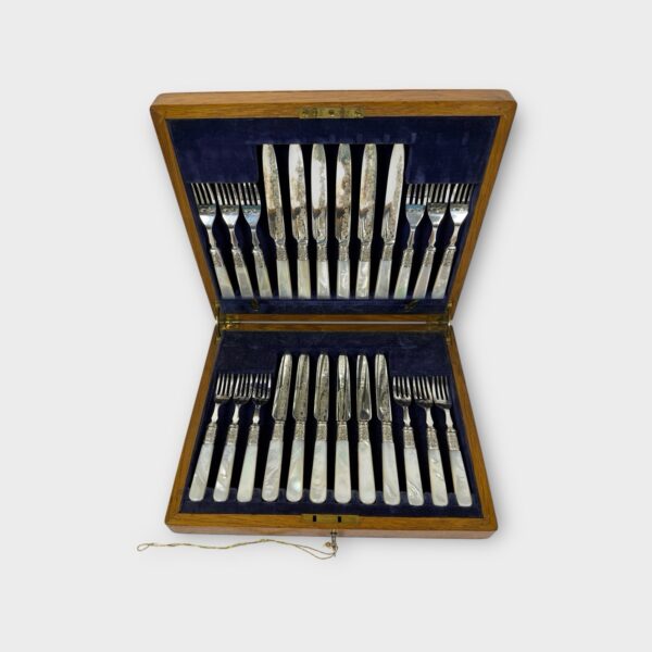 ANTIQUE SHEFFIELD SILVER PLATED BOXED SET 12 FORKS & KNIVES BY ALLEN & DARWIN