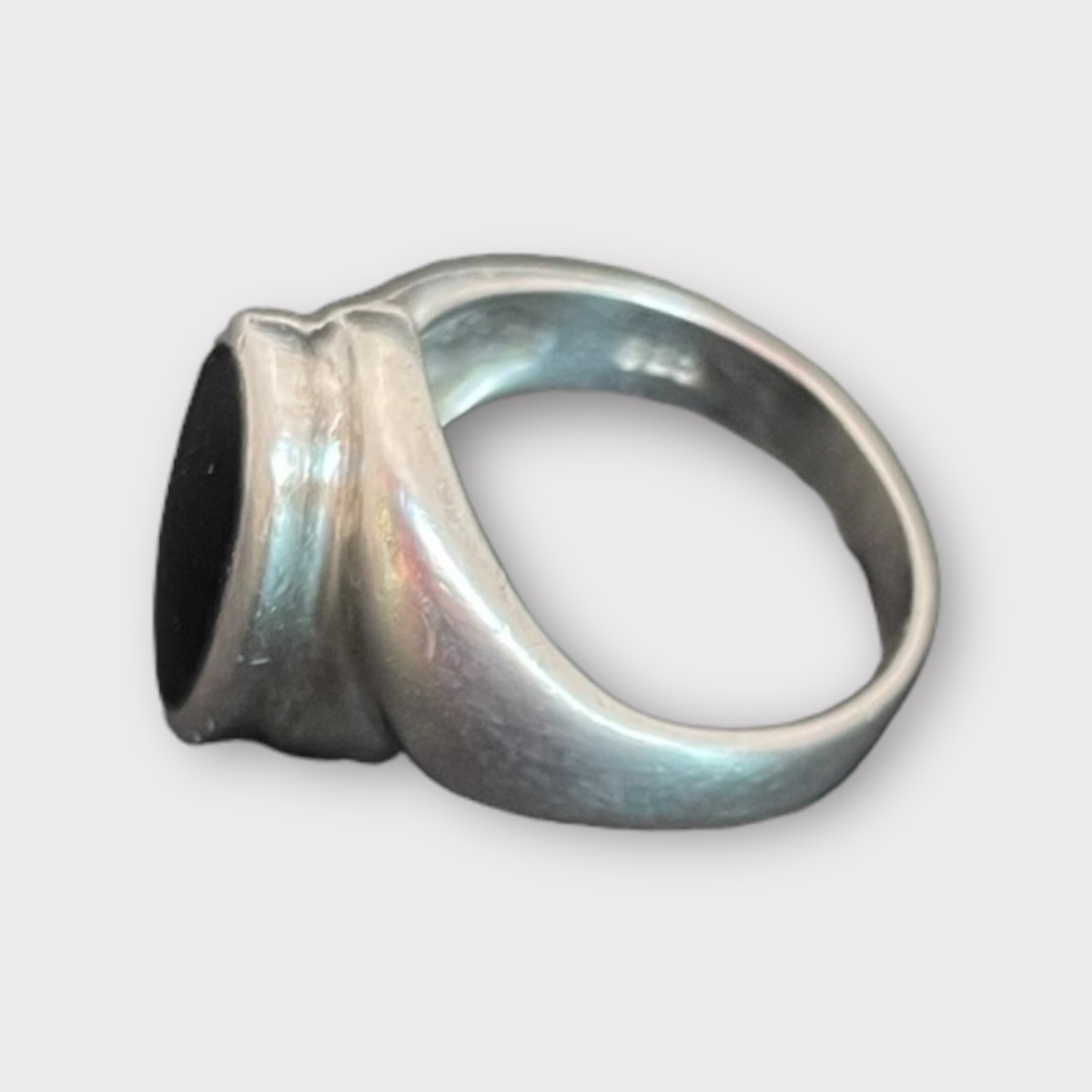 Lady's Silver Ring with Black Oval Stone 2.8dwt Size:6 (SPG052365)