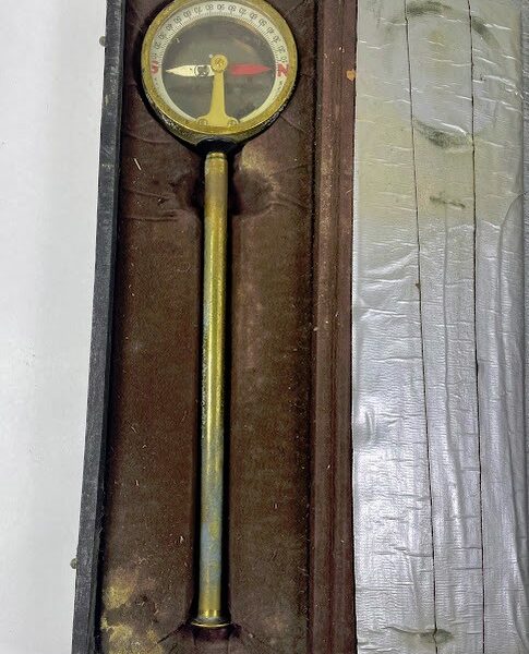 MUNICIPAL INSTRUMENT CO. MINING COMPASS & WAND IN BRASS WITH CASE