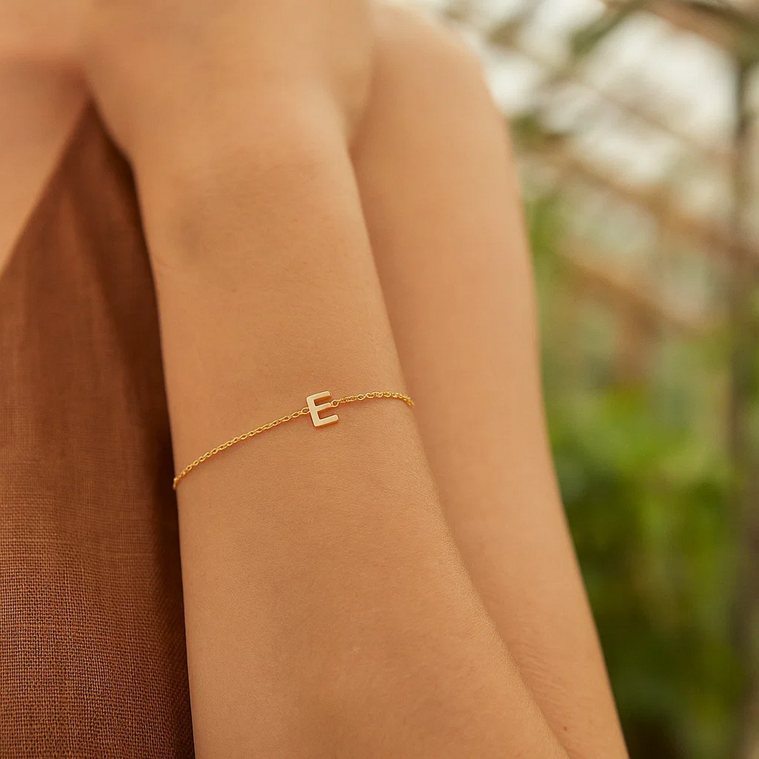 14K Yellow Gold Mini Initial E Bracelet - Image 6