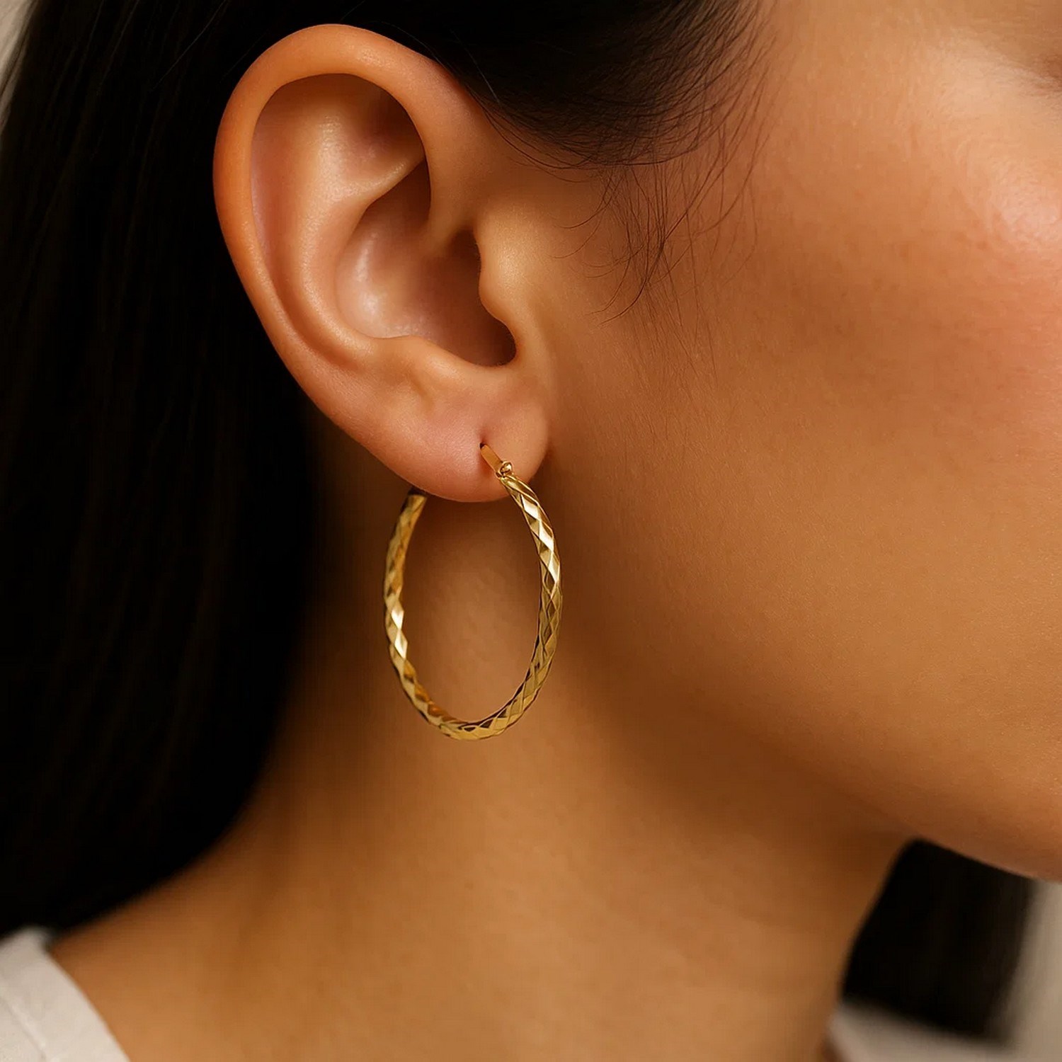 14k Yellow Gold Slender Hoop Earring with Diamond-Cut Finish (25mm Diameter) - Image 5