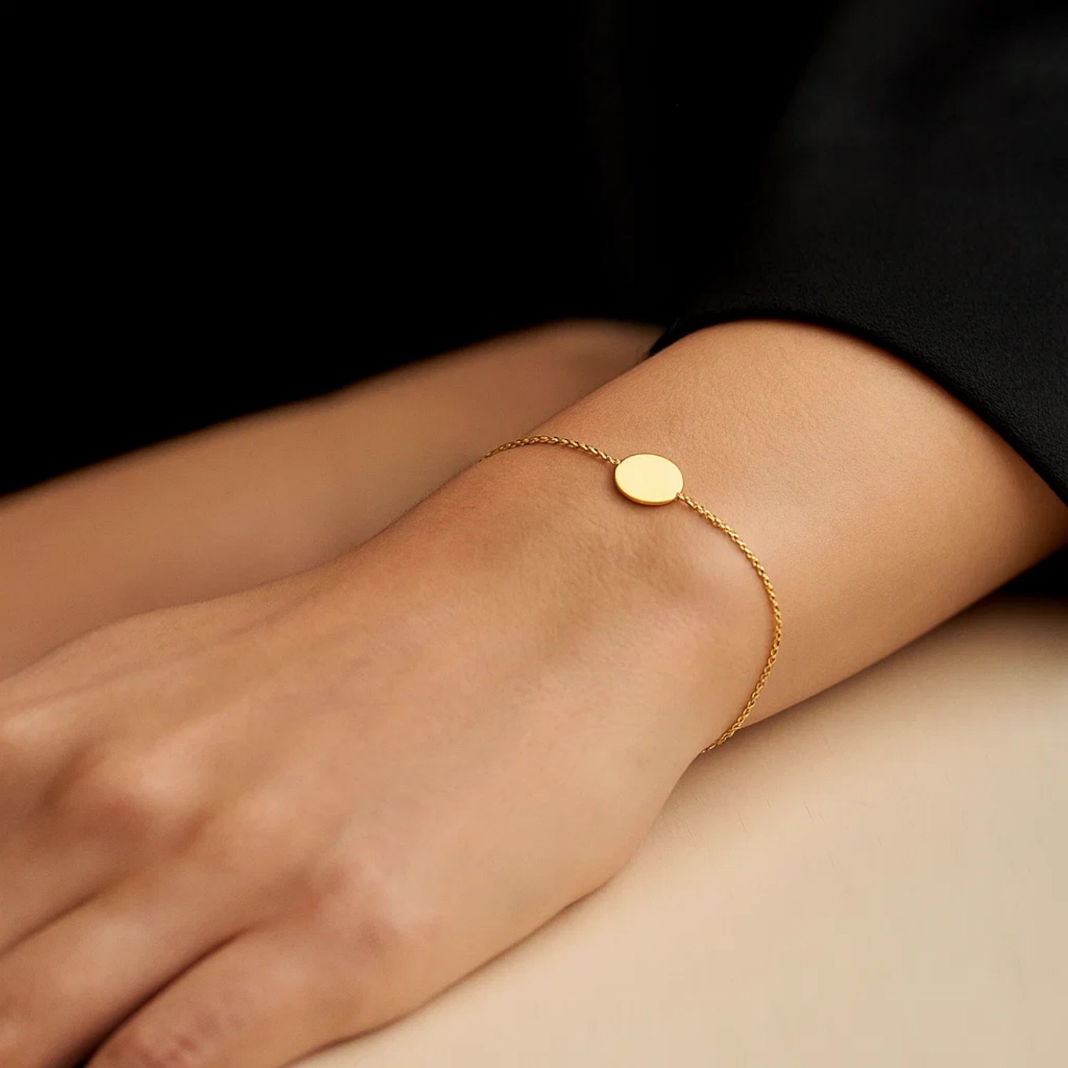 Adjustable Bracelet with Shiny Circle in 14k Yellow Gold (7.50 mm) - Image 4