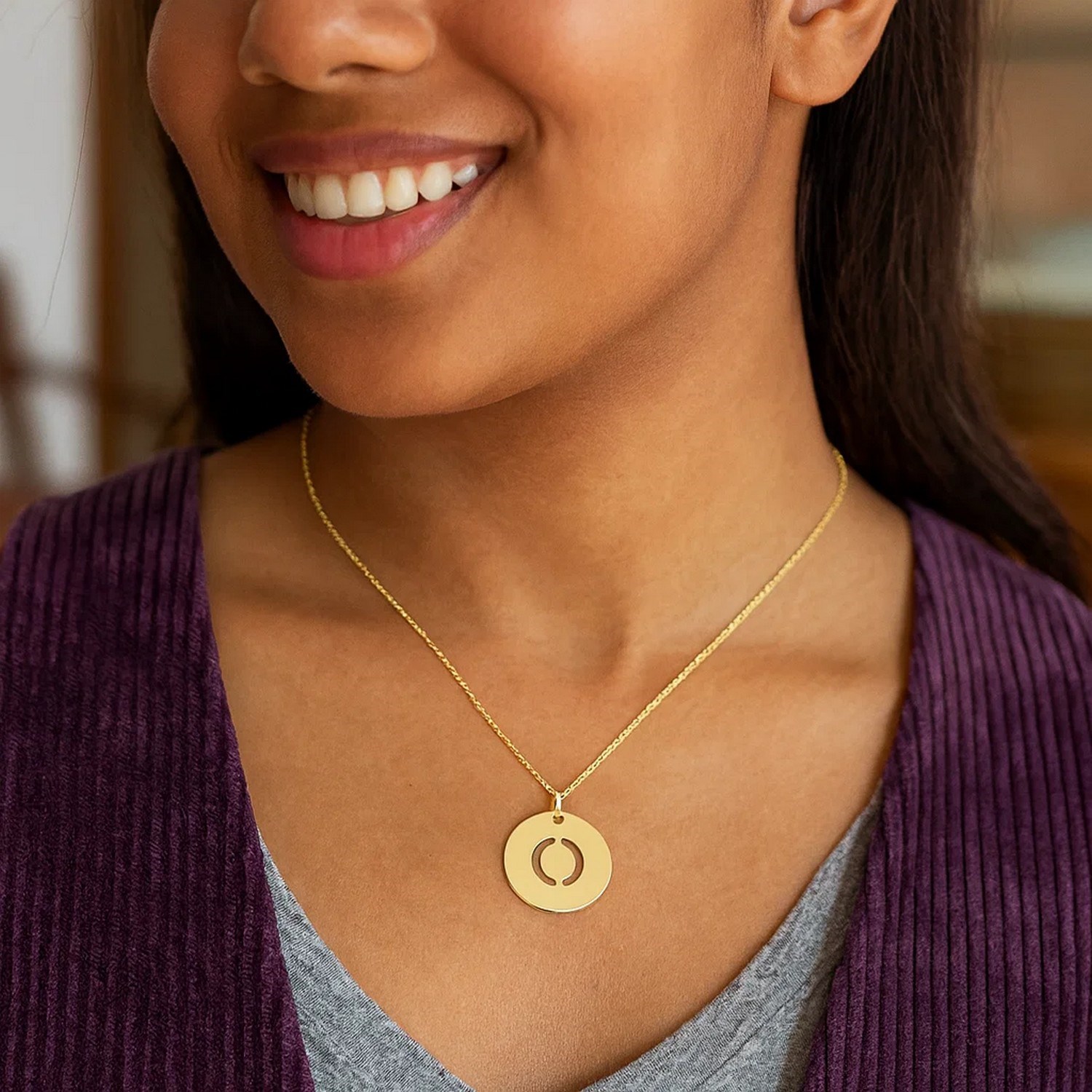 14K Yellow Gold Disc Initial O Pendant - Image 2