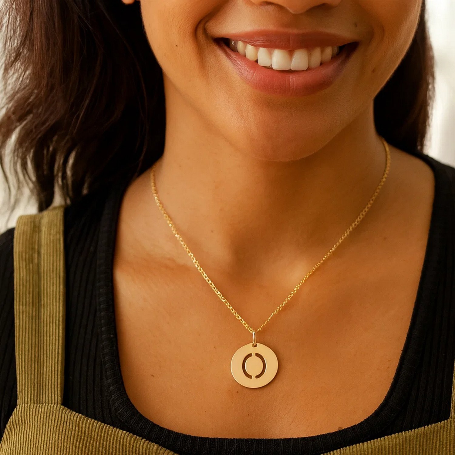 14K Yellow Gold Disc Initial O Pendant - Image 3