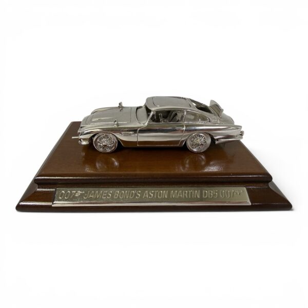 Danbury Mint 007 James Bond Aston Martin DB5 Diecast Model w/ Base & Pouch