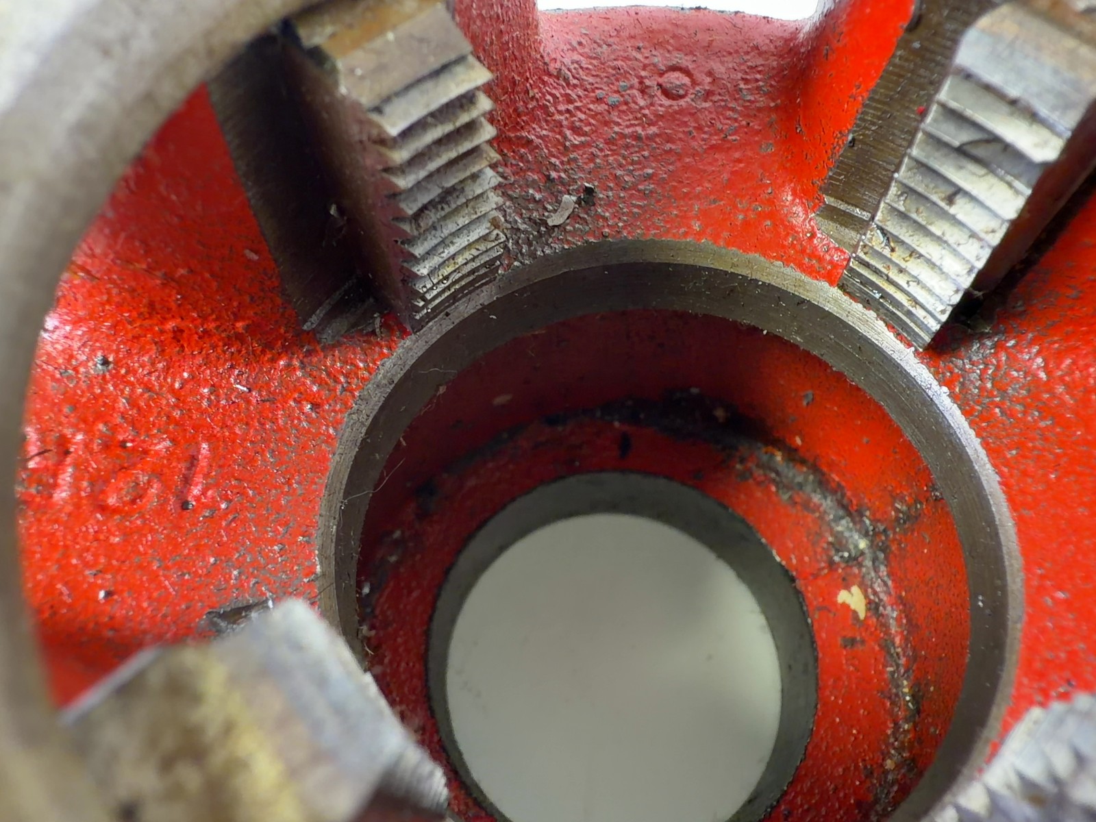 Ridgid 1-1/2" Pipe Threader Die Head – Fair, teeth worn, heavy cosmetic wear