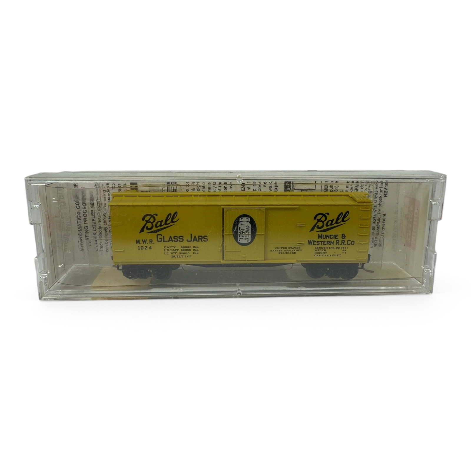 Micro-Trains 42030 N Box Car Muncie & Western Ball Glass Jars #1024 w/ Case